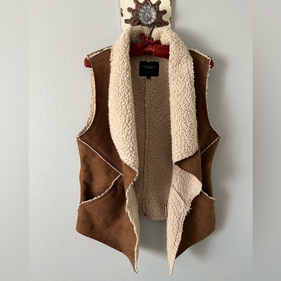 ✨SOLD✨ Anthropologie Sanctuary Faux Suede and Sherpa Fleece Vest In Tan Brown M - Picture 5 of 9